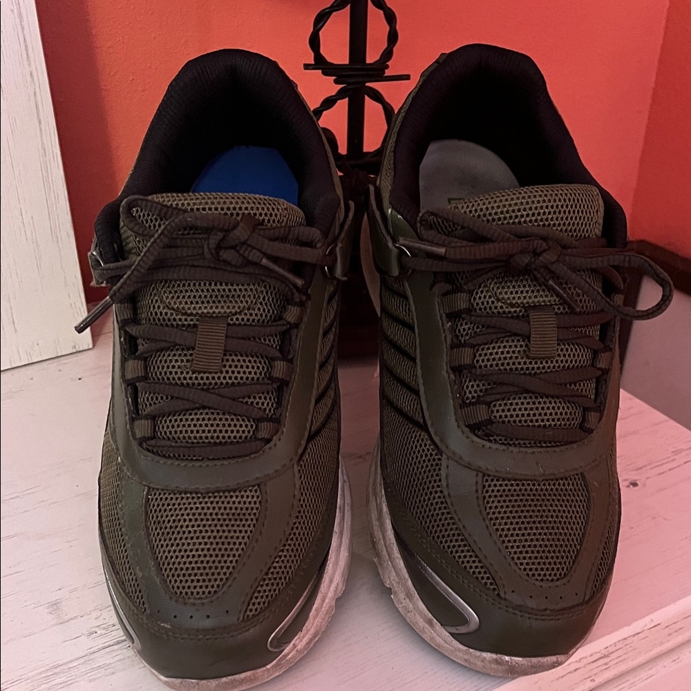 Dr Leonard’s Men's Olive Athletic Shoes